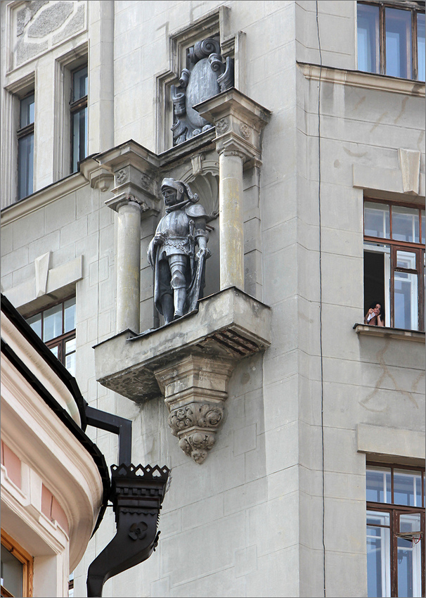 фото "Рыцарь за углом" метки: город, фрагмент, стрит-фото, 