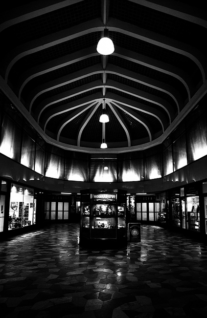 photo "Ночная пассаж" tags: black&white, Prag, Prague, Praha