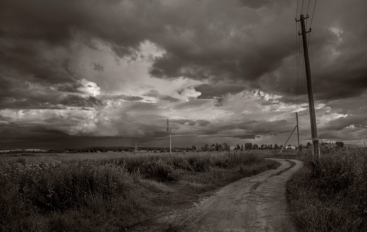 photo "***" tags: landscape, black&white, clouds, road, sky, summer, деревня