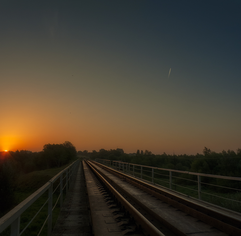 photo "***" tags: landscape, misc., panoramic, bridge, morning, road, sun, ЖД, след