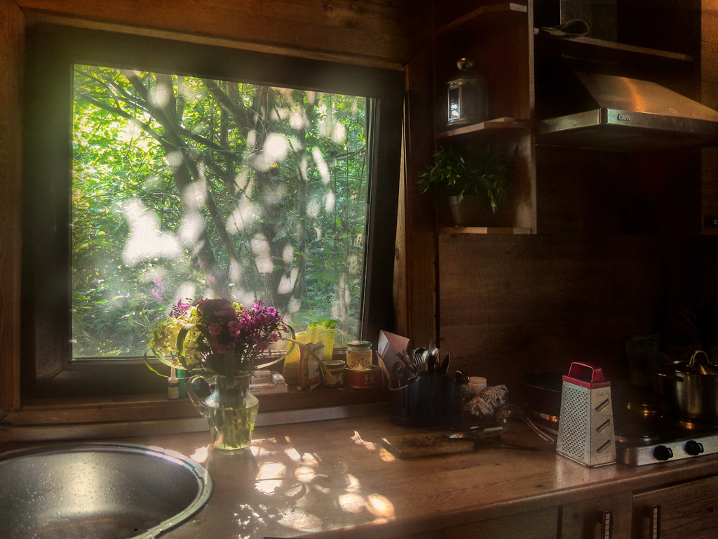 photo "Goodbye, Summer!" tags: interior, still life, summer, Мобилкография, кухня, световые пятна