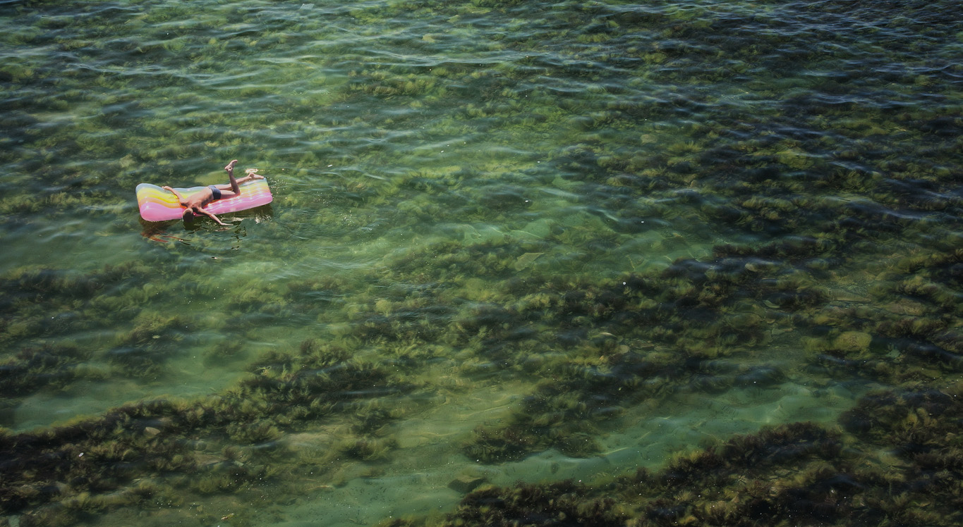 photo "летняя зарисовка" tags: travel, misc., landscape, boy, sea, summer, water, отдых, человек