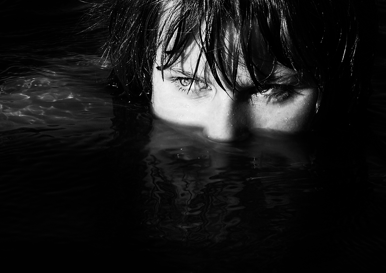 photo "***" tags: portrait, black&white, girl, river, summer