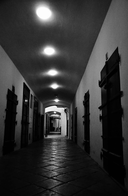 photo "Светла и проход" tags: black&white, Prag, Prague, Praha