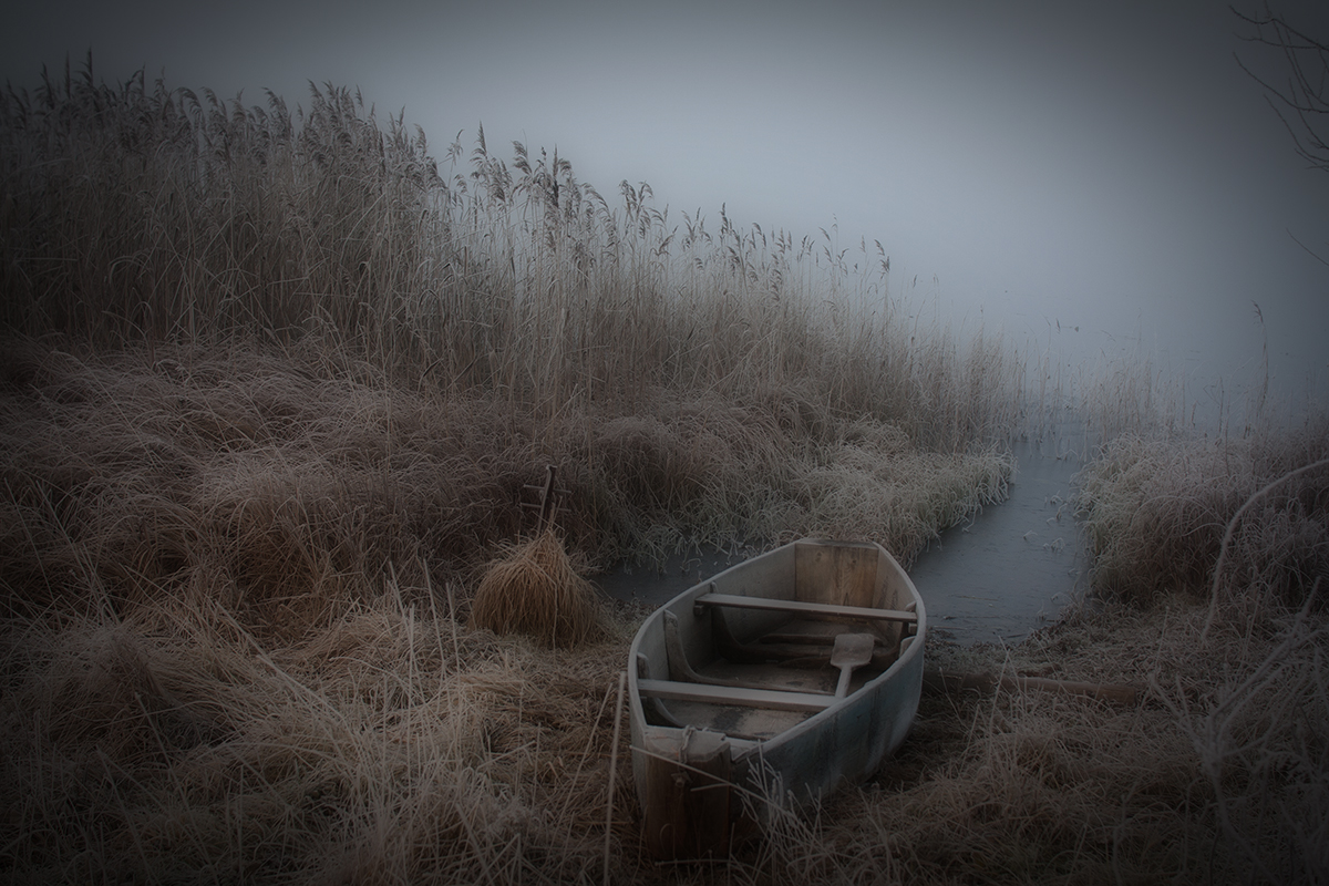 photo "***" tags: landscape, autumn, boats, lake, валдай, деревня, зарисовка