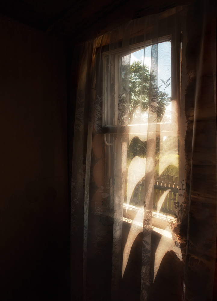 фото "Деревенское" метки: интерьер, дом, лето, окно, свет и тень