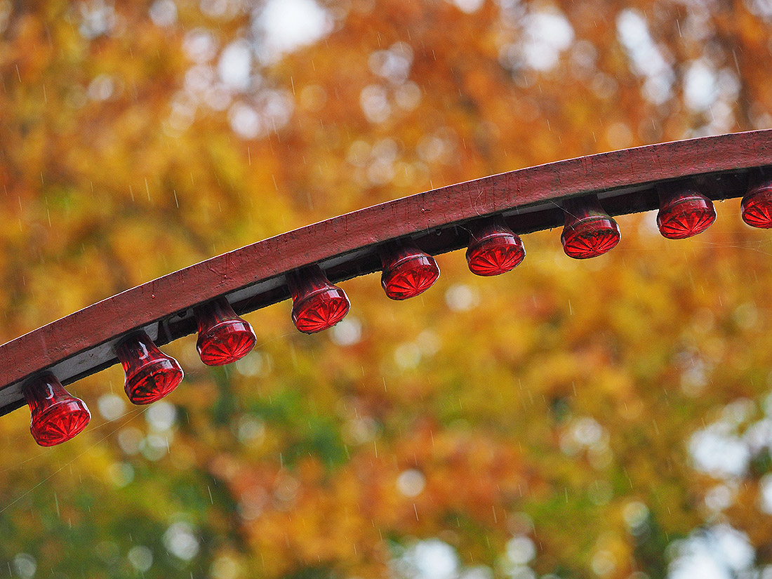 photo "Red Light String Curve" tags: travel, still life, abstract, 