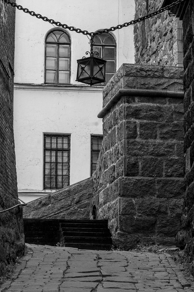 photo "***" tags: , Europe, Sony-a580, Tokina 11-16, autumn, curier, minolta 70-210, Выборг, Ленинградская область, грусть, пасмурно, старина