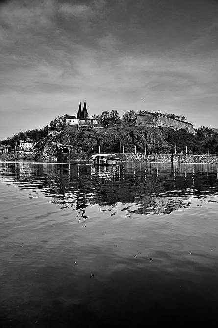 photo "Вышеград и Влтава-2" tags: black&white, Prag, Prague, Praha