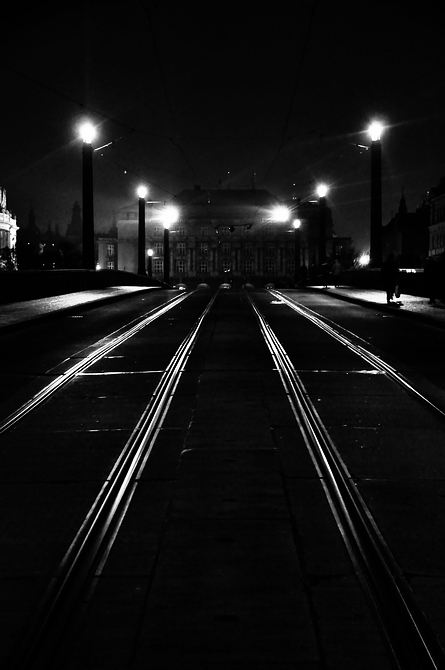 фото "Ночная атмосфера-45" метки: черно-белые, Prag, Praha, Прага