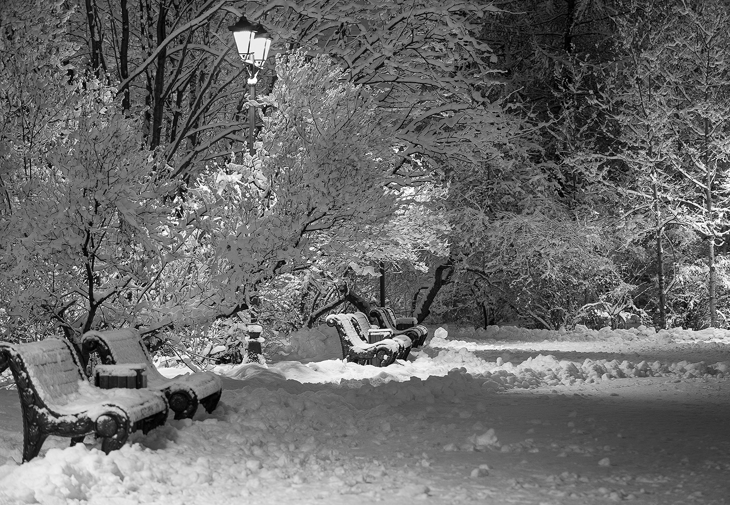 photo "***" tags: black&white, street, city, night, winter, город.