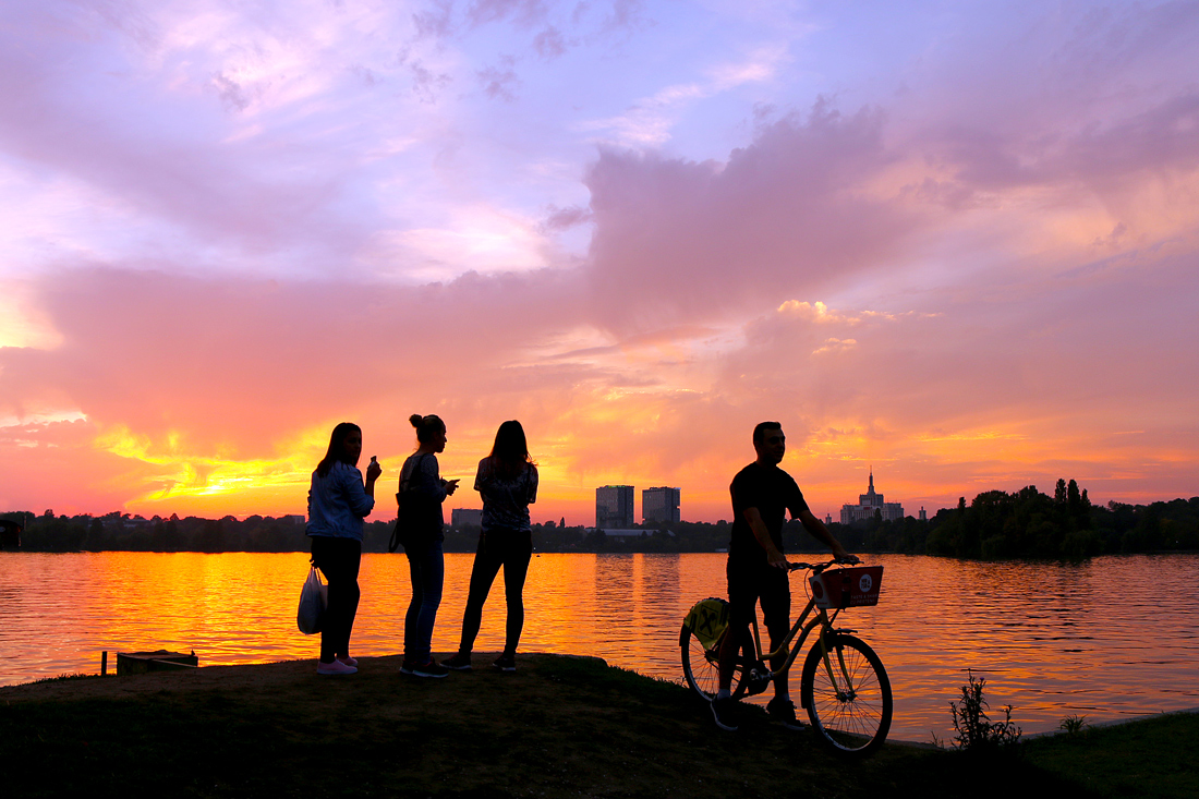 photo "***" tags: landscape, lake, people, silhouettes, sky, sunset