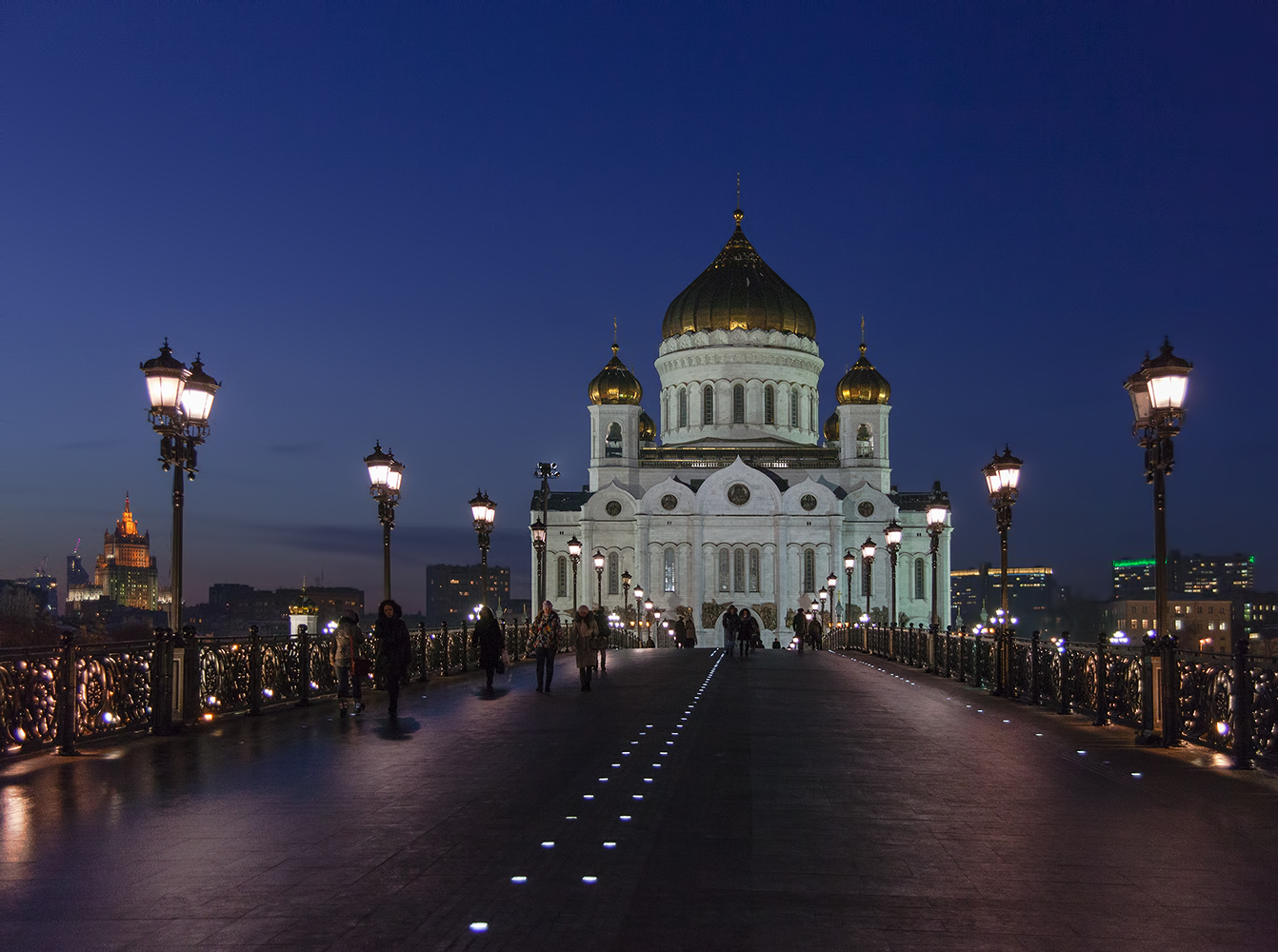 фото "На Патриаршем мосту" метки: стрит-фото, город, архитектура, 