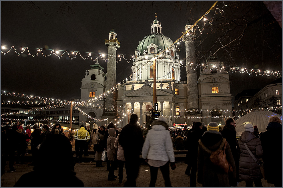 photo "Christkindlmarkt-Wien" tags: street, reporting, city, 