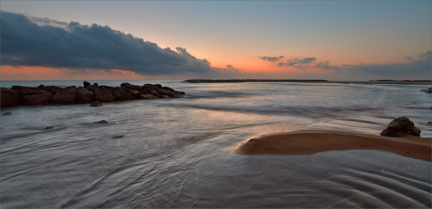 photo "Esperando el sol" tags: landscape, nature, Europe, autumn, clouds, sea, sunrise, water