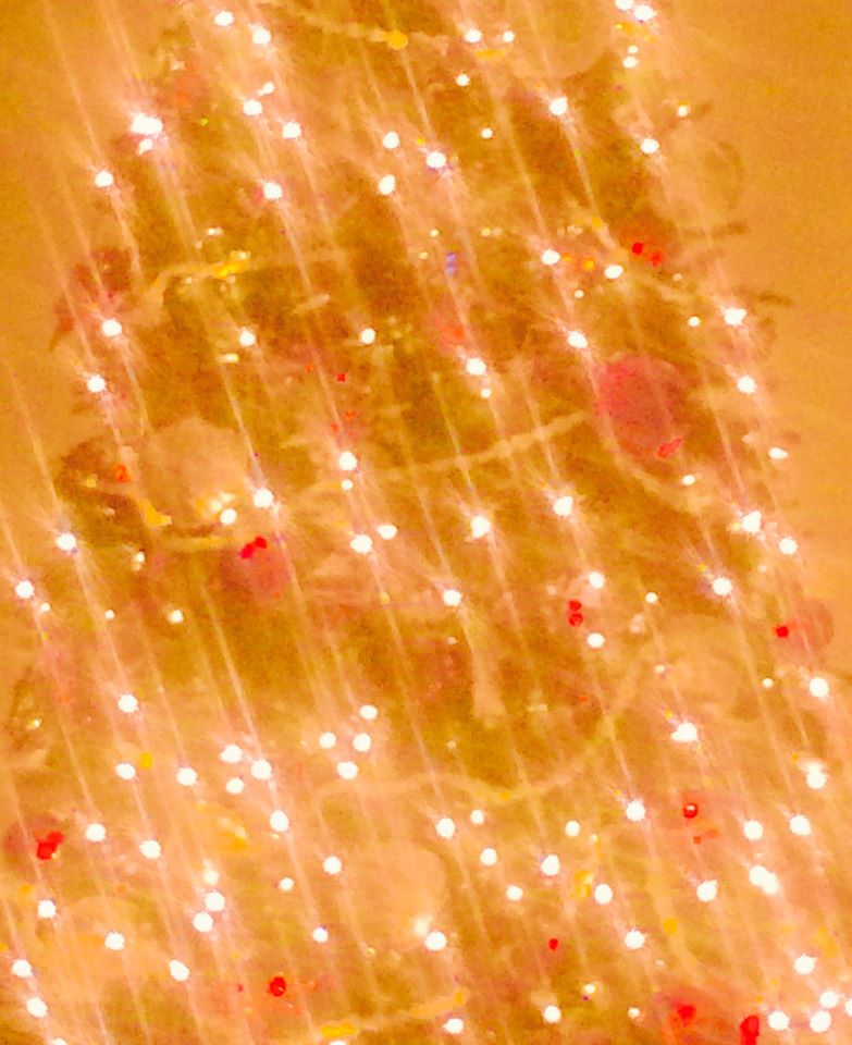 photo "***" tags: interior, abstract, Christmas tree, blur, christmas, holiday, lights