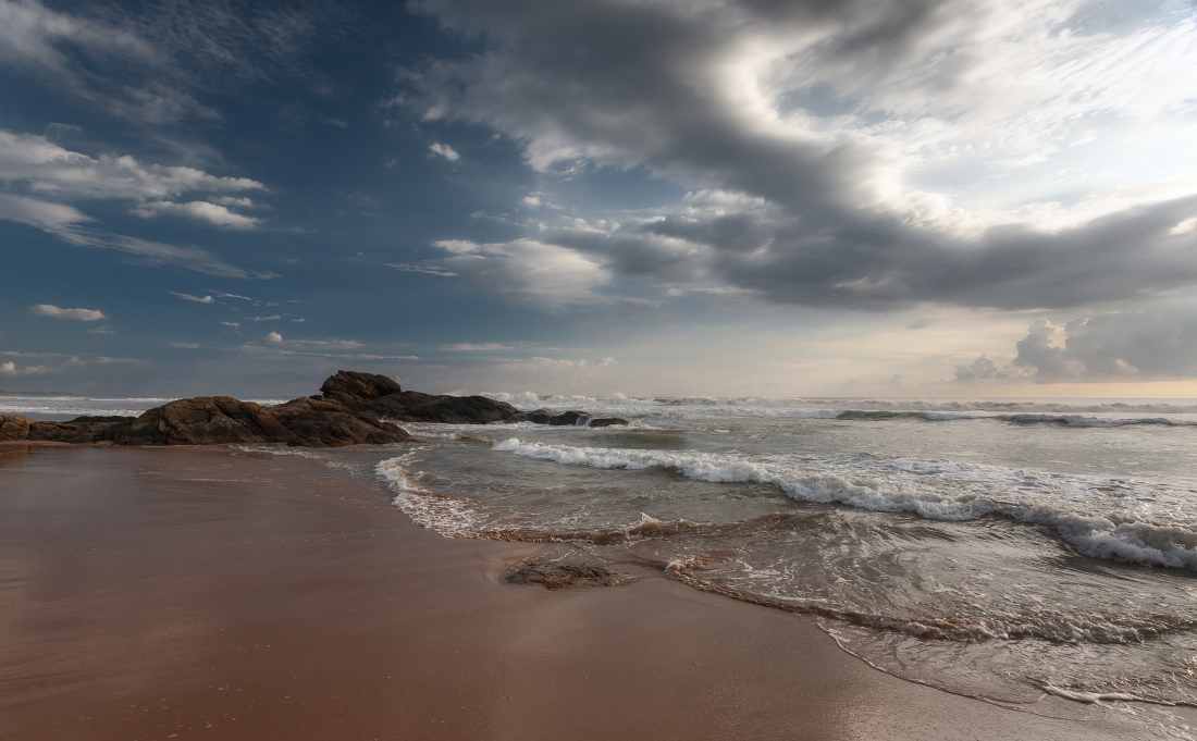 photo "***" tags: landscape, travel, clouds, coast, ocean, sky, Шри Ланка, волны, камни