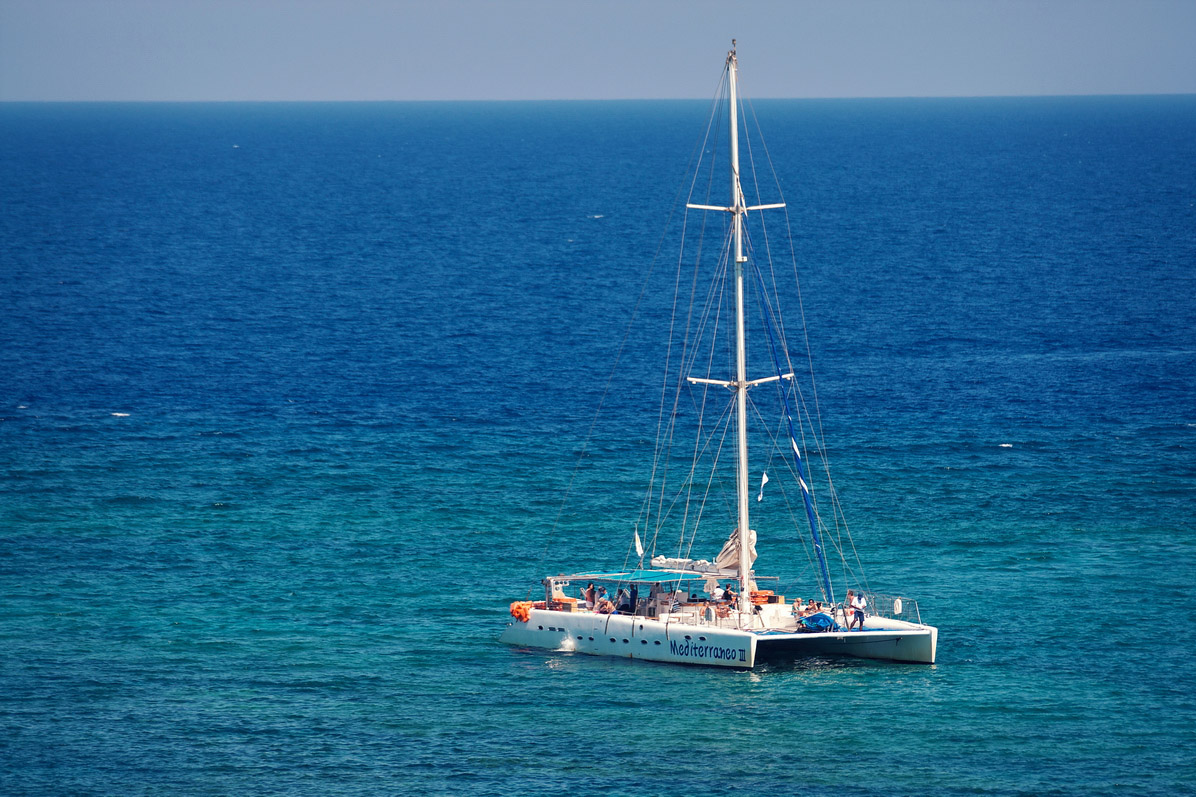 photo "отдых" tags: misc., travel, landscape, people, sea, water, Кипр, отдых, яхта