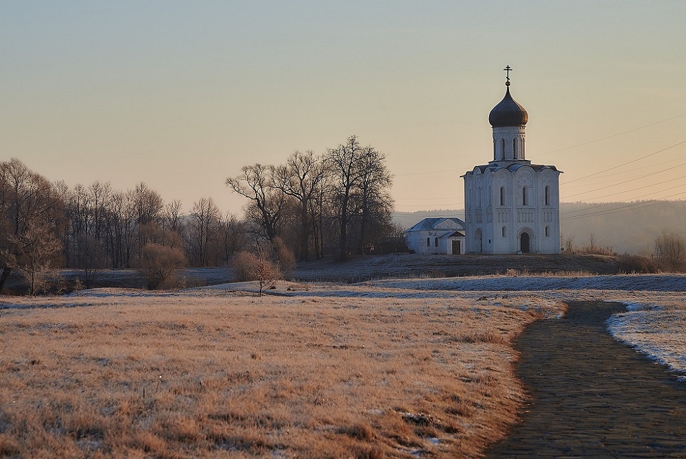 photo "***" tags: landscape, architecture, travel, clouds, hoarfrost, morning, road, sky, sun, sunrise, temple, холод, церковь