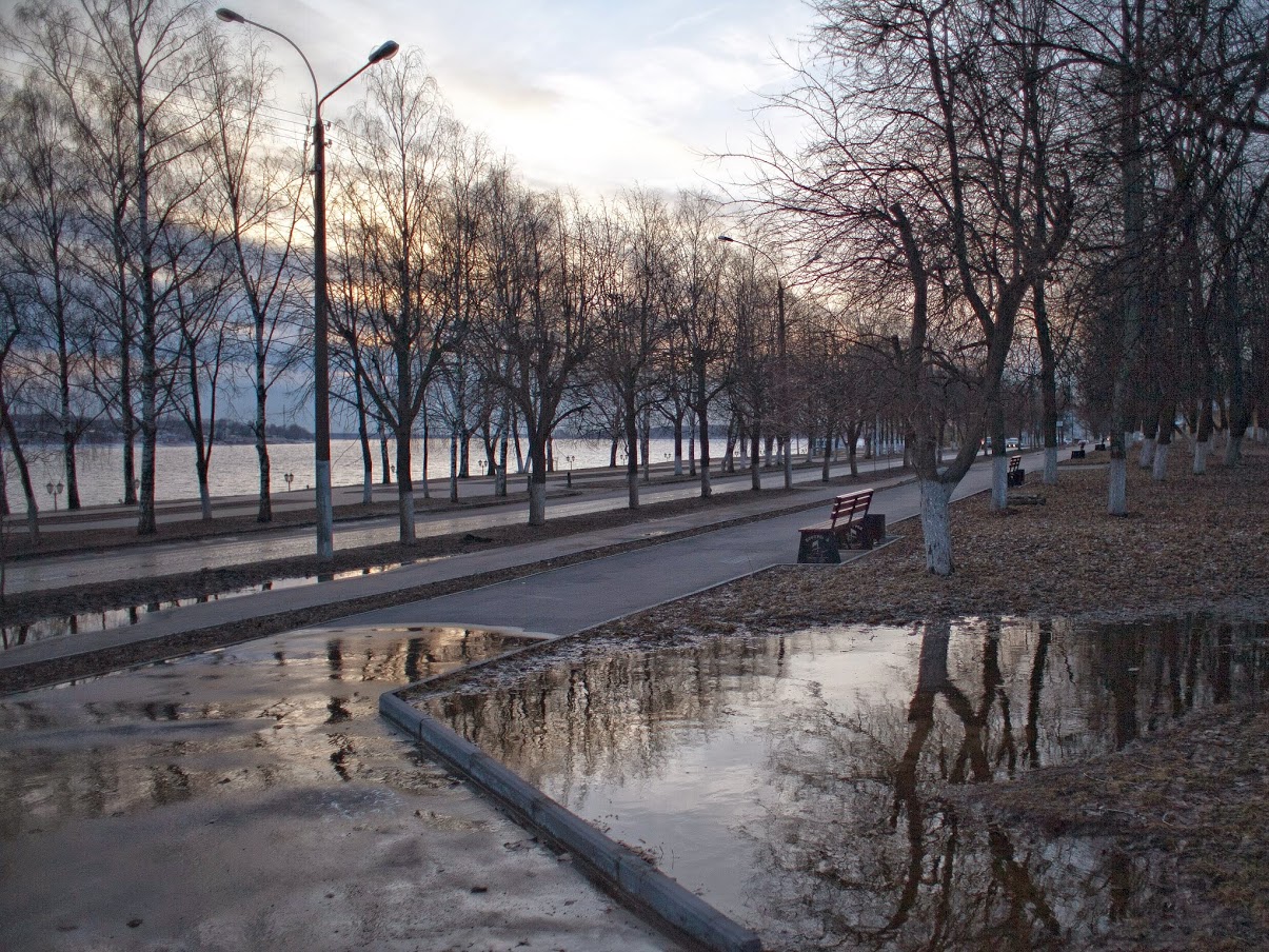 фото "Костромская набережная в лужах" метки: пейзаж, город, путешествия, kostroma, Набережная, берег, волга, кострома, лужа, река