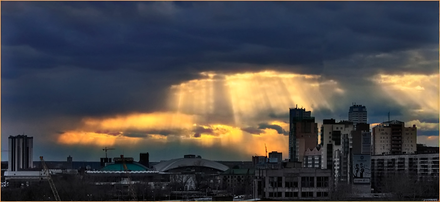 photo "The sky above the town" tags: city, sky