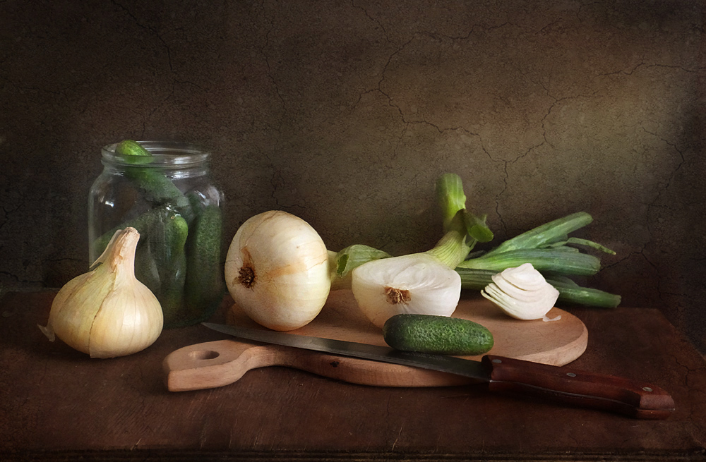 фото "С луком и огурцами" метки: натюрморт, лук, овощи, огурцы