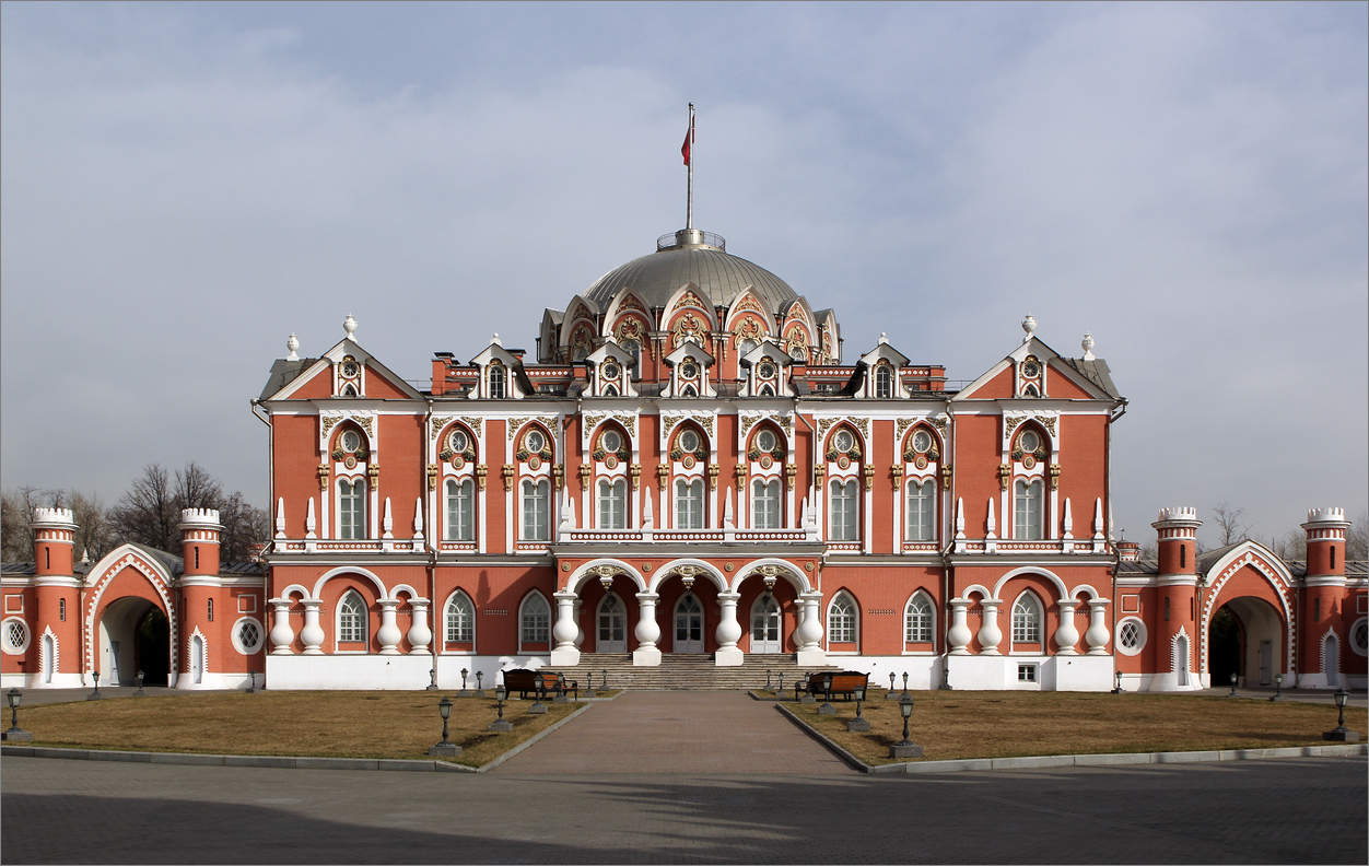 photo "Petroff Palace" tags: city, architecture, 