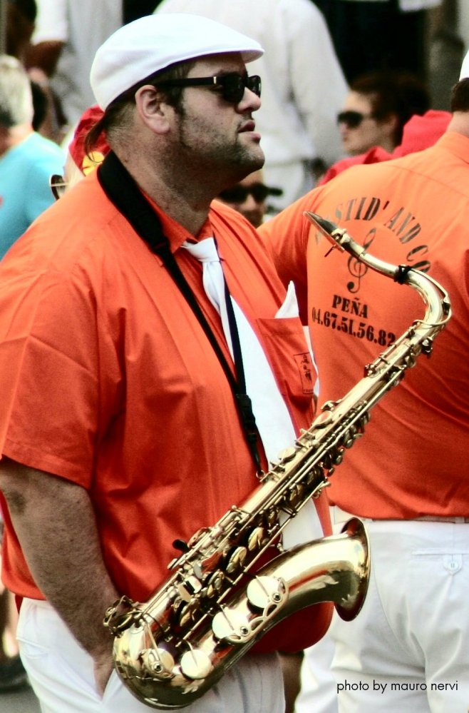 photo "musician in the street" tags: street, 