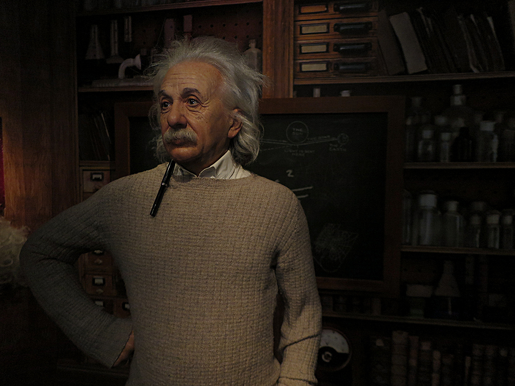 4 гениальных человека. Гениальные люди. Эйнштейн восковая фигура.