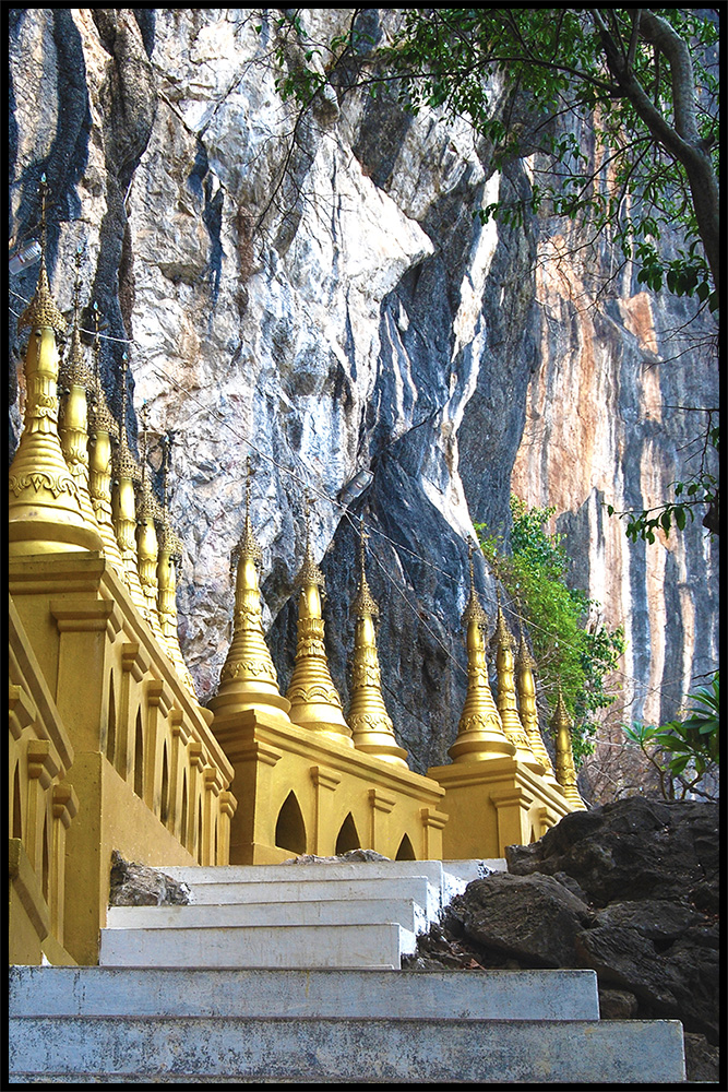 photo "pagodas at the hillside" tags: travel, landscape, Asia