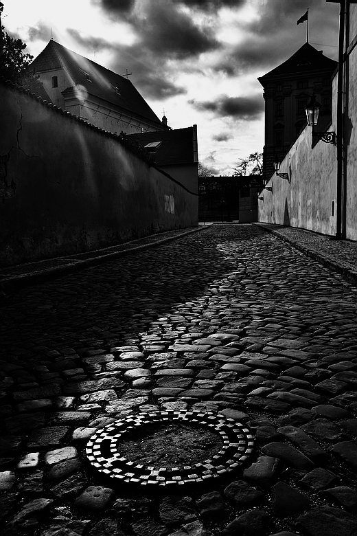 photo "Cвет, тени и улица" tags: black&white, Prag, Prague, Praha