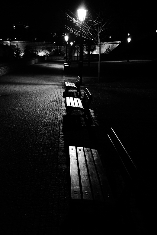 photo "Ночные фонари и cкамейки" tags: black&white, Prag, Prague, Praha