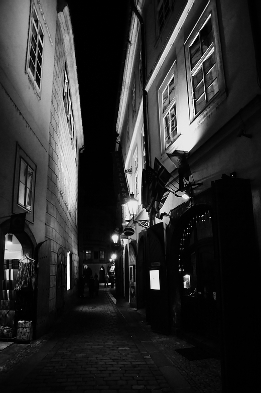 фото "Ночная улочка-40" метки: черно-белые, Prag, Praha, Прага