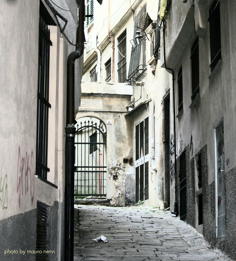 photo "ancient lane" tags: street, 