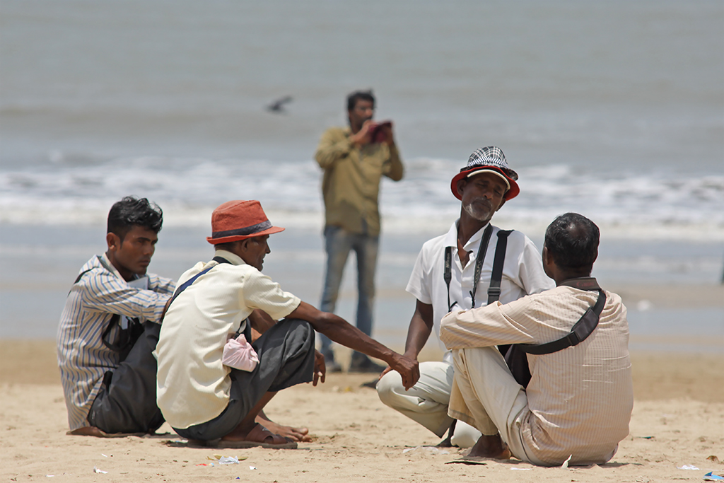 photo "On the beach of Mumbai" tags: travel, street, reporting, Mumbai, beach, beach, india, people, Мумбаи, индия