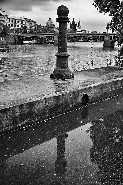 фото "Башни и столбик" метки: черно-белые, Prag, Praha, Прага