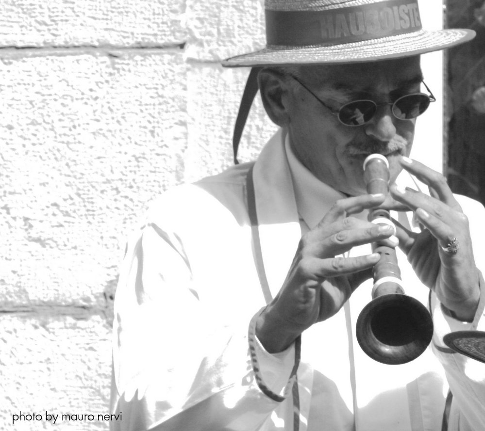 photo "street's musician" tags: black&white, 