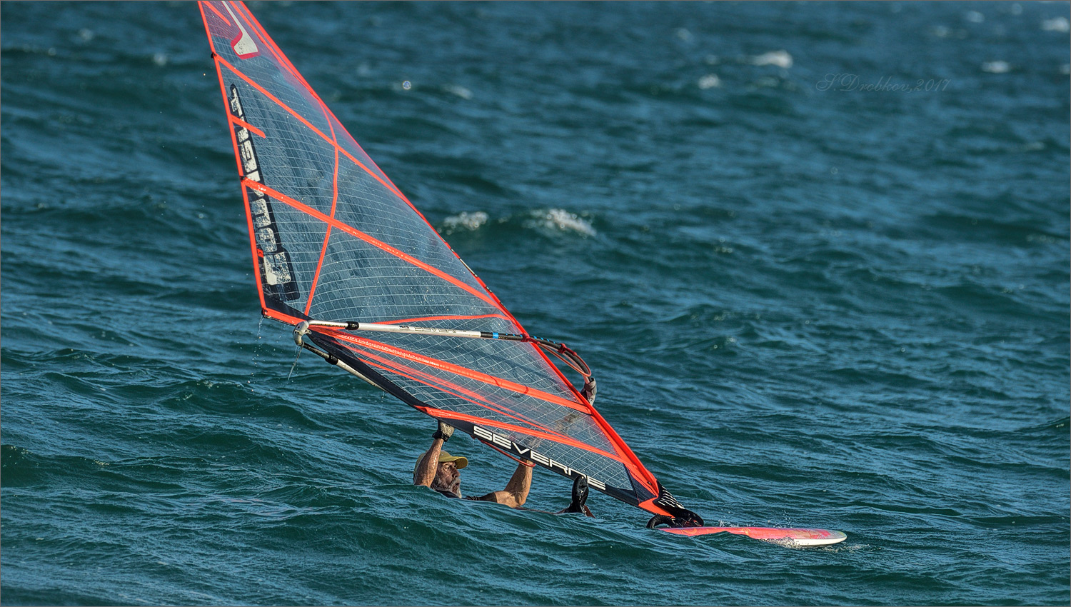 photo "Nuevo Poseidón" tags: sport, Europe, man, sea, summer, sunset, surfing, water