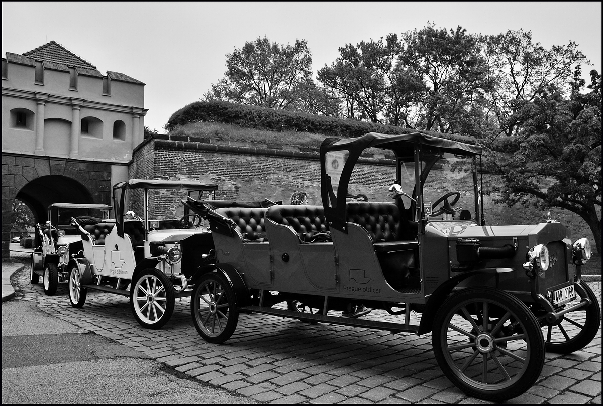 фото "Автомобили старых марок" метки: черно-белые, Prag, Praha, Прага