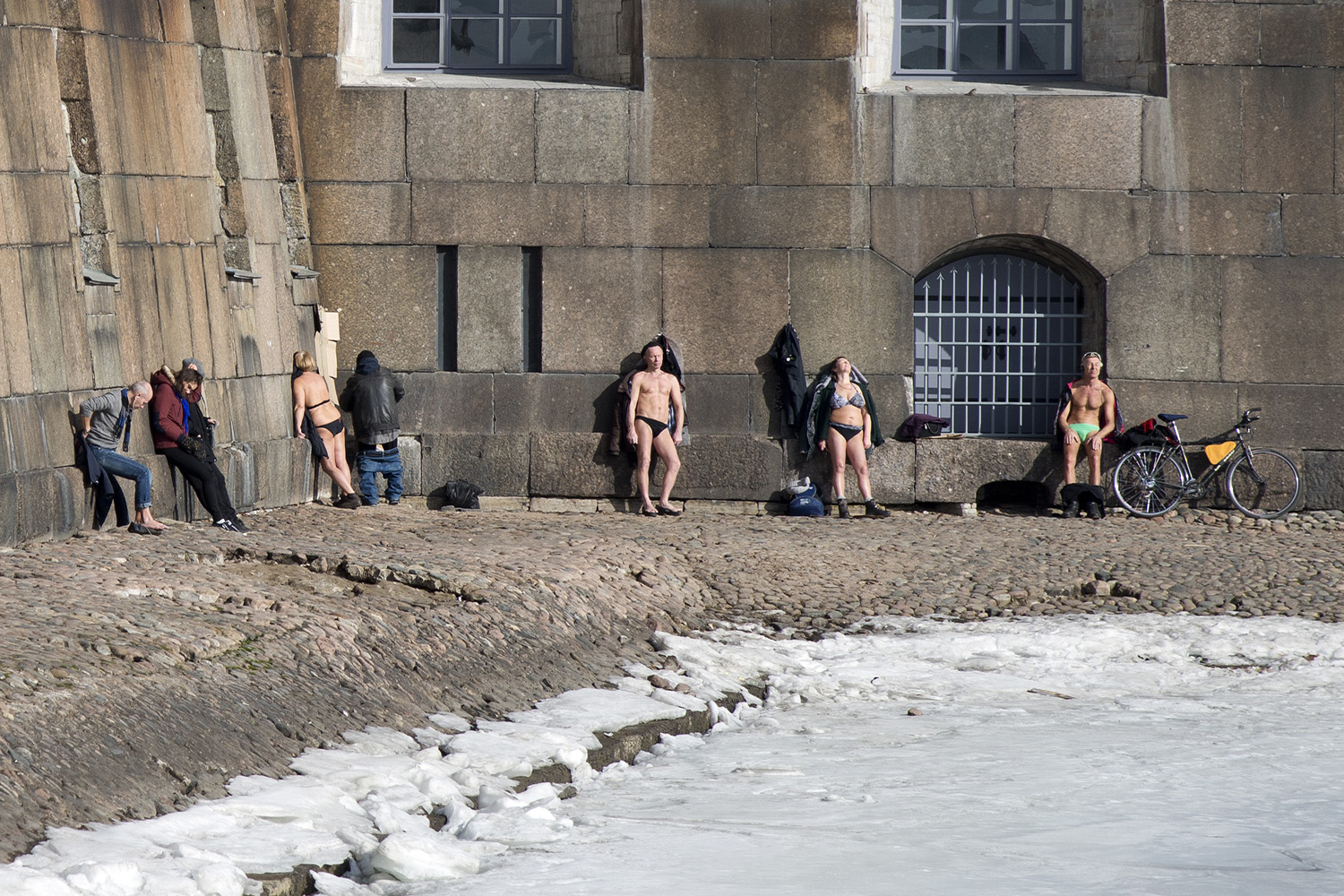 фото "Санкт Петербург. "Солярий" у стен Петропавловской крепости." метки: жанр, 