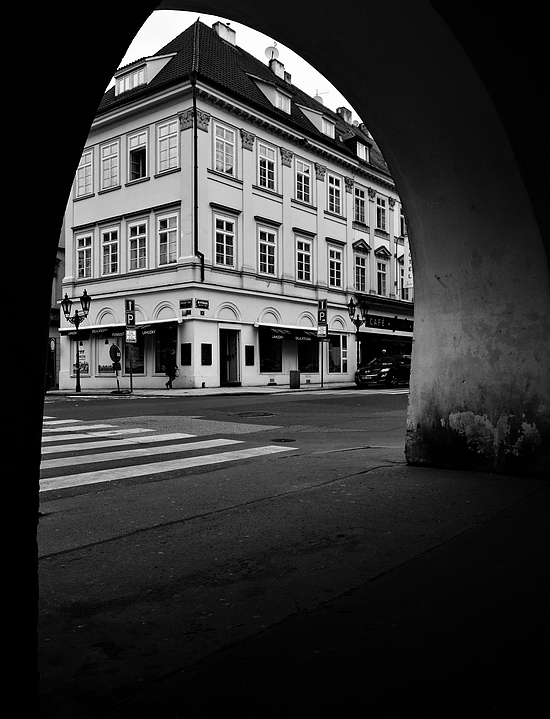 фото "Дом и аркада" метки: черно-белые, Prag, Praha, Прага