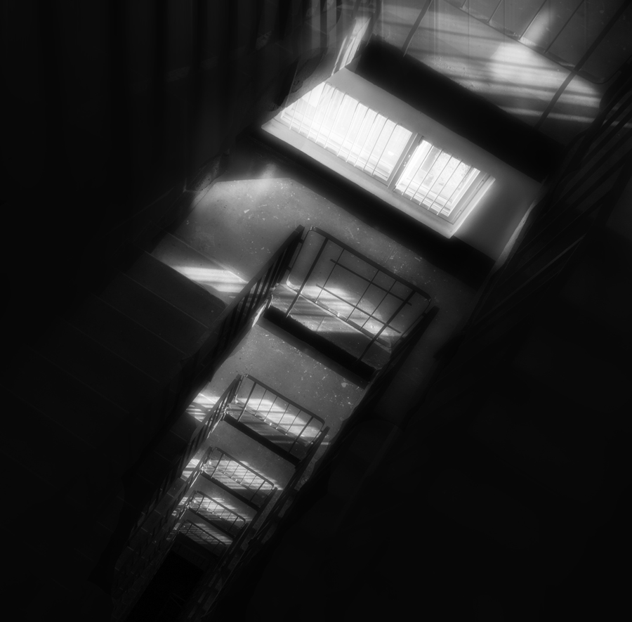 photo "***" tags: black&white, architecture, staircases, Петербург, световые пятна