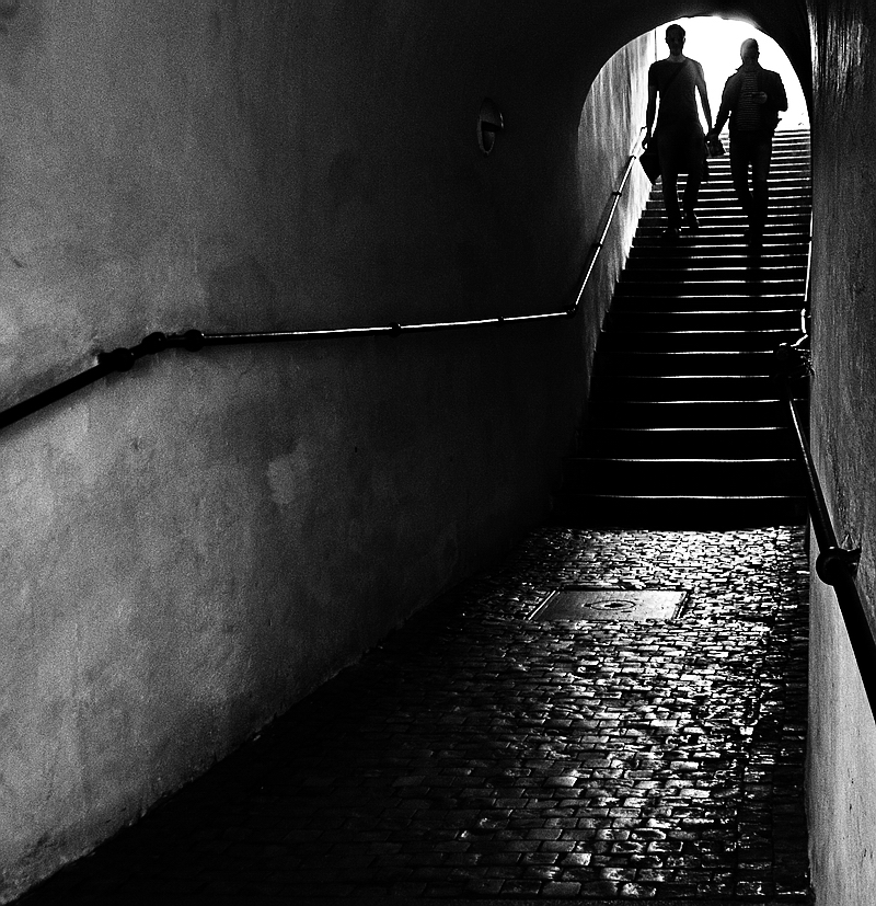 photo "Фигуры, лестница и проход" tags: black&white, Prag, Prague, Praha