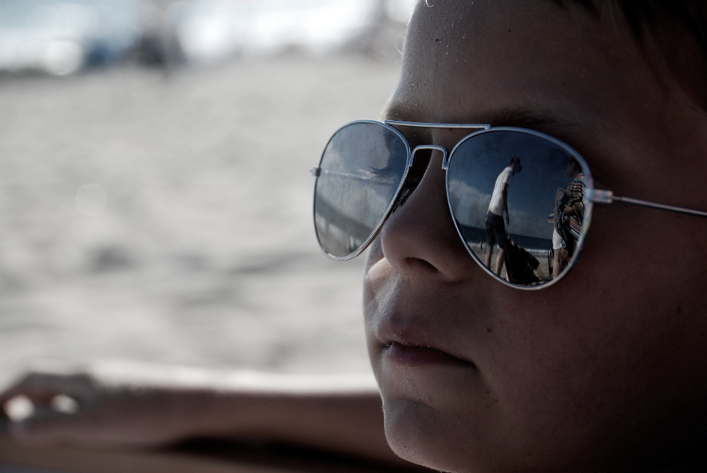 photo "reflect" tags: portrait, boy, reflection, sunglasses