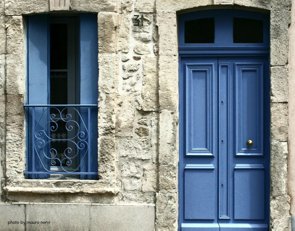 photo "door and window" tags: street, 