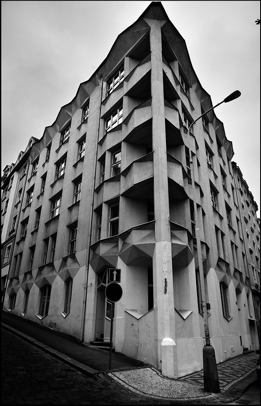 photo "Kубизм" tags: architecture, black&white, Prag, Prague, Praha