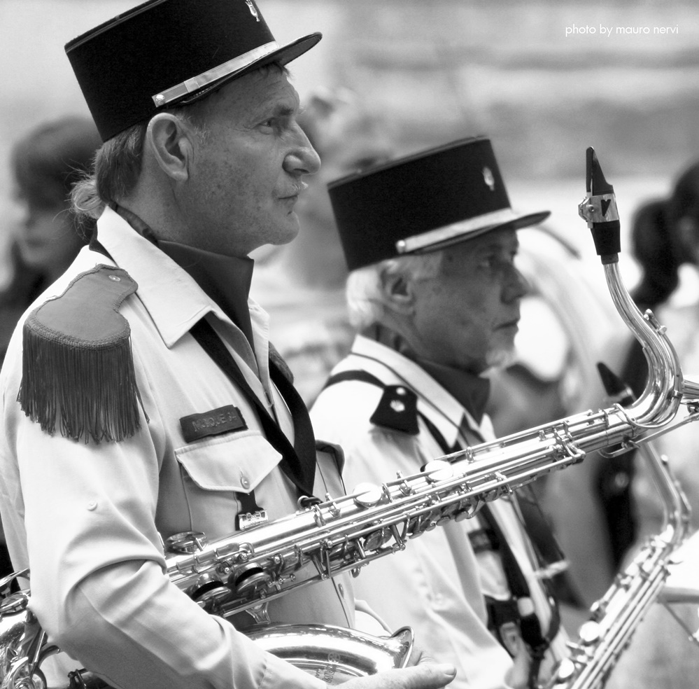 photo "waiting the music" tags: black&white, 