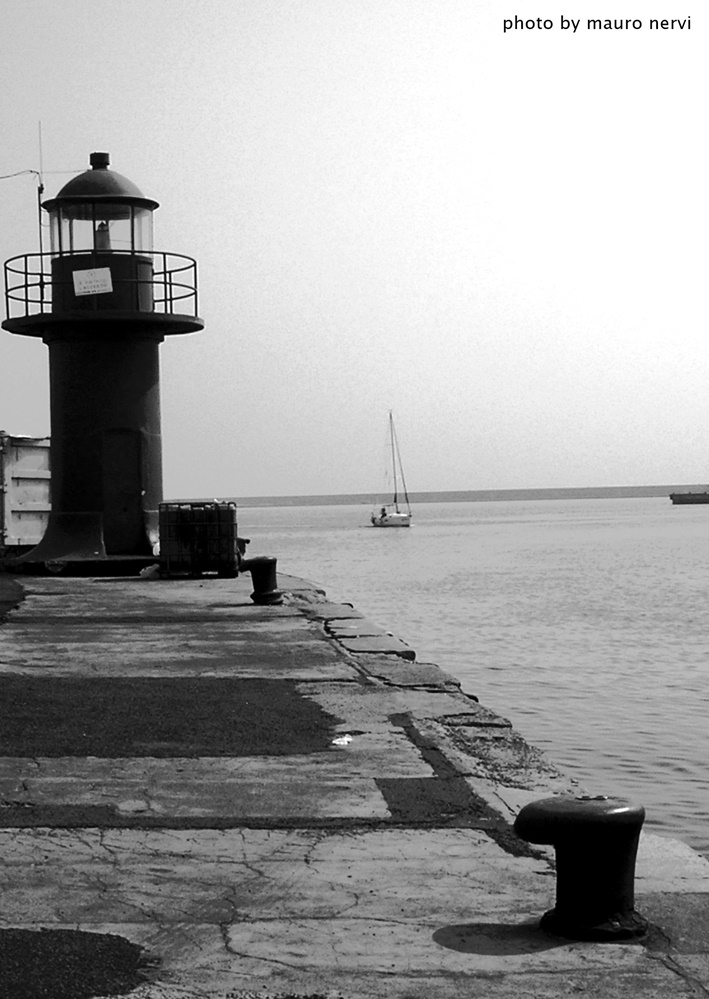 photo "entering in the port" tags: black&white, 