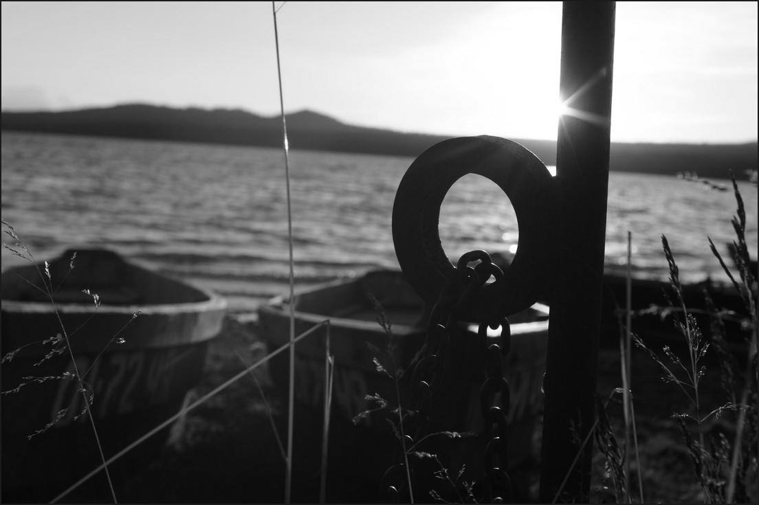 photo "Zuratkul" tags: nature, travel, black&white, boat, lake, sunset, внефокуса, настроение, национальныйпарк
