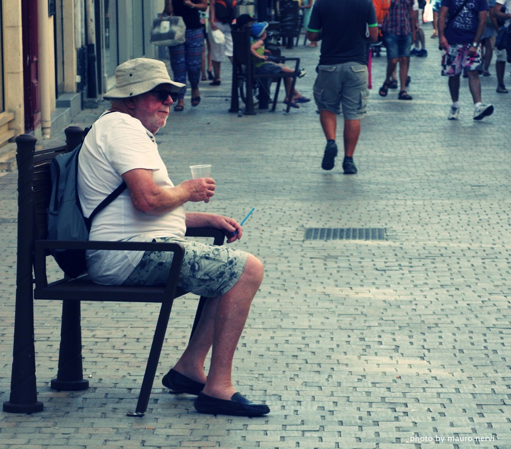 photo "in the street" tags: street, 